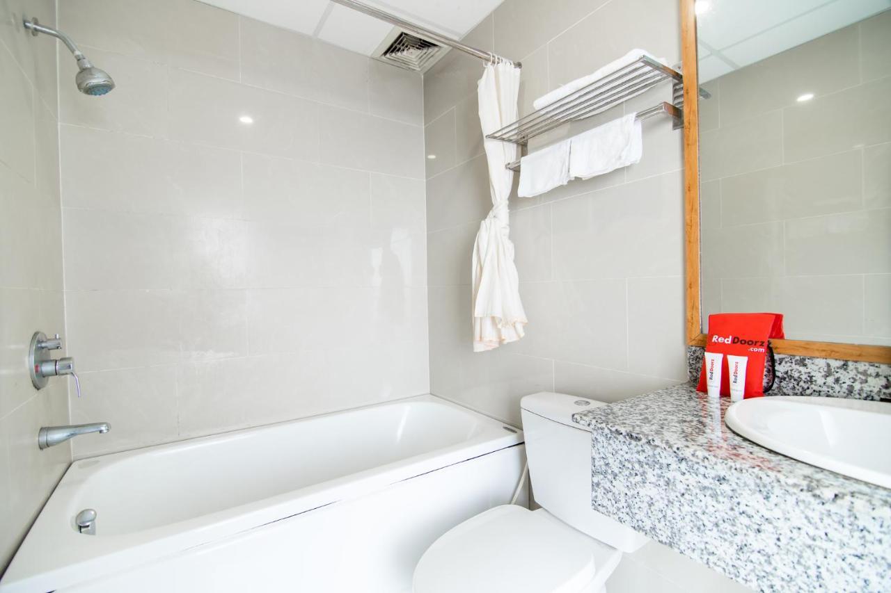 Reddoorz Plus @ Trung Son Residence Ho Chi Minh City Bagian luar foto