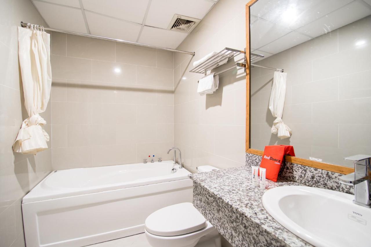 Reddoorz Plus @ Trung Son Residence Ho Chi Minh City Bagian luar foto