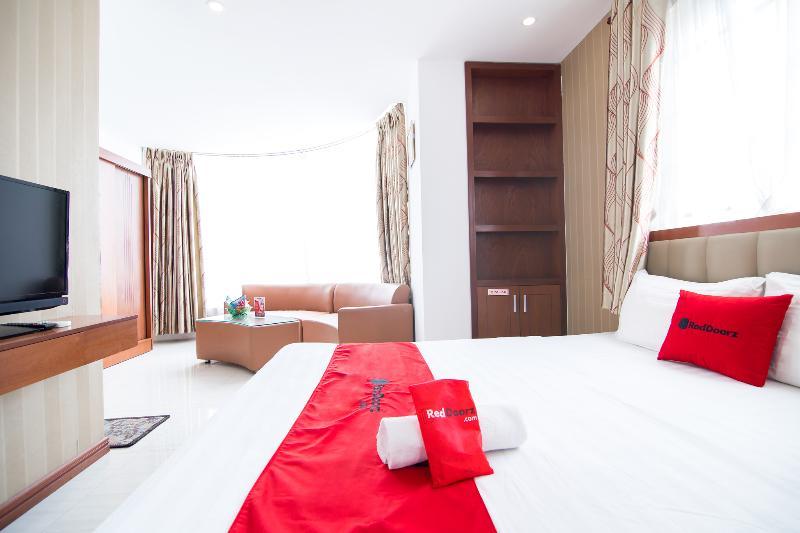 Reddoorz Plus @ Trung Son Residence Ho Chi Minh City Bagian luar foto
