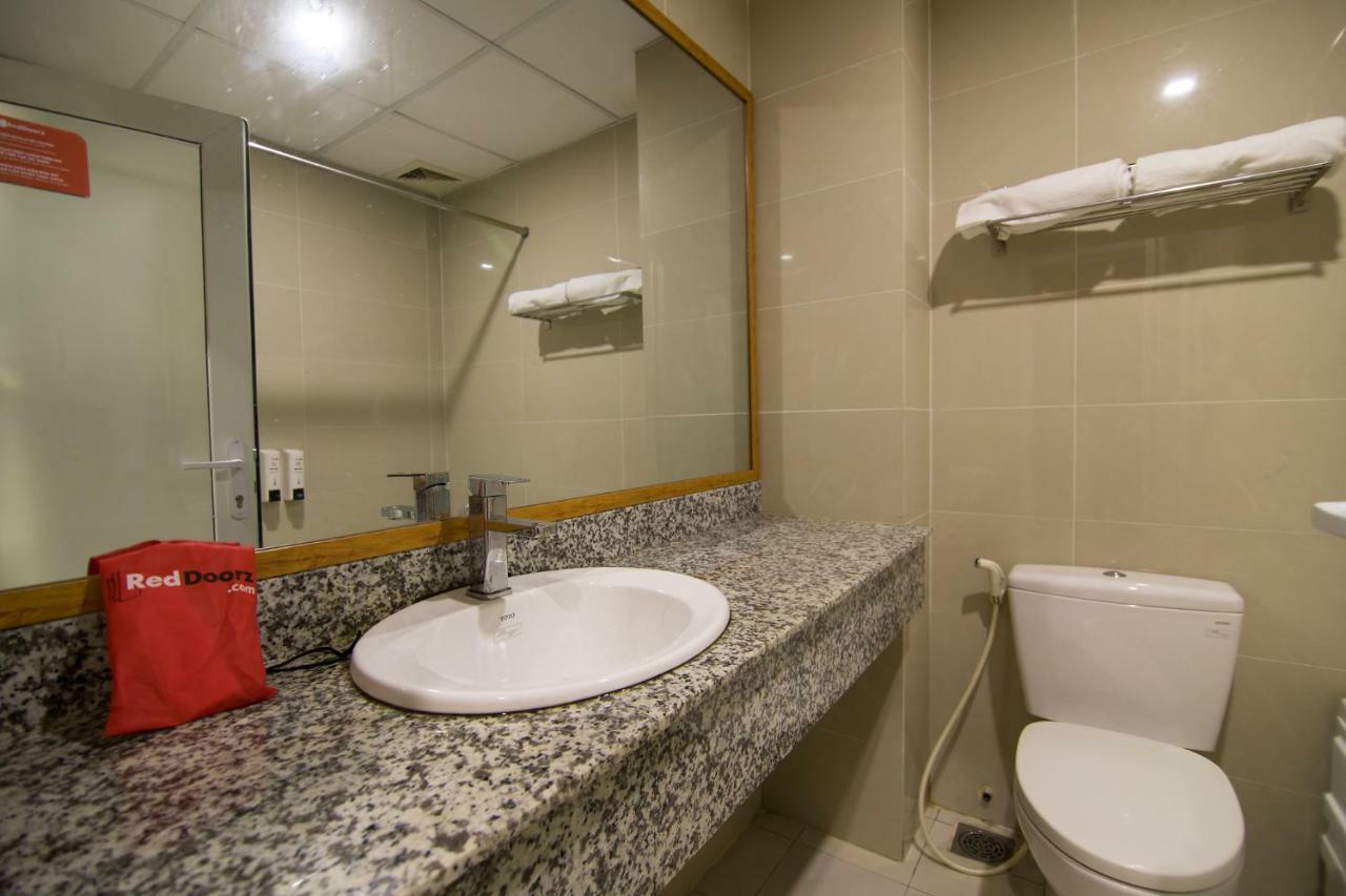 Reddoorz Plus @ Trung Son Residence Ho Chi Minh City Bagian luar foto